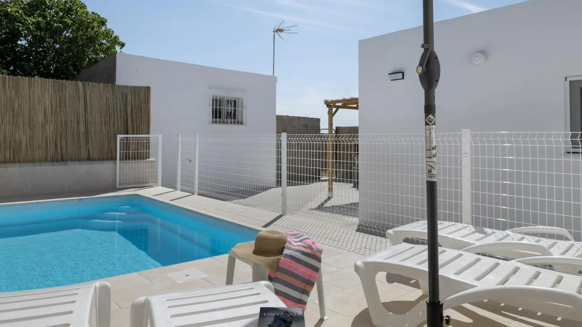 Cortijo Valle Conil 科尼尔-德拉弗龙特拉 别墅